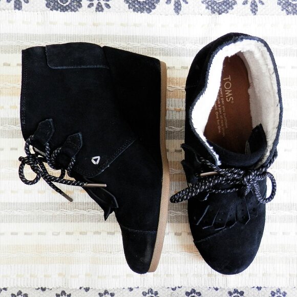 TOMS || Black Suede Desert Ankle Bootie Lace Up Wedge Heels - Picture 1 of 9
